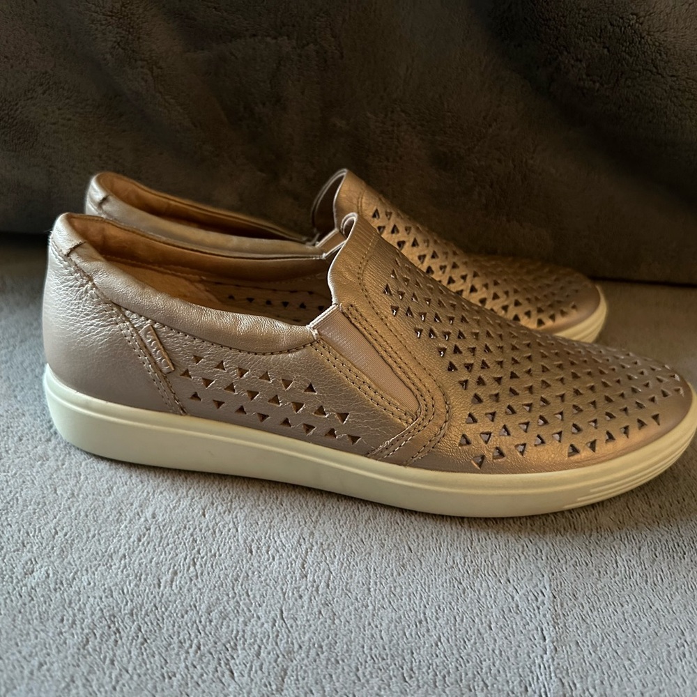 Ecco Women's Metallic Rose Gold Slip-Ons
